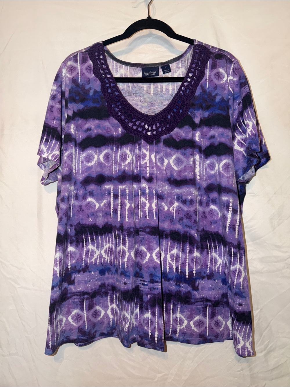 Gloria Vanderbilt Purple Tie-Dye Crochet V-Neck Short Sleeve Top